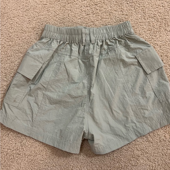 White fox boutique cargo shorts - Picture 4 of 4